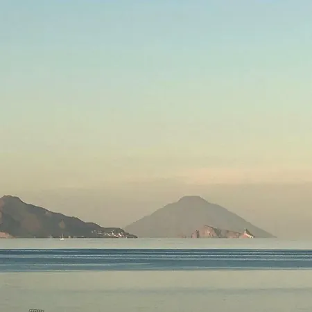 Casaeolia_blues House Canneto (Lipari)